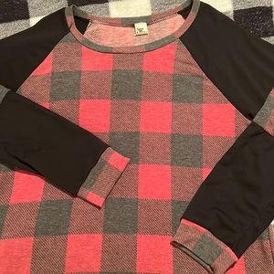 Super cute plaid long sleeved top - New Without Tags
